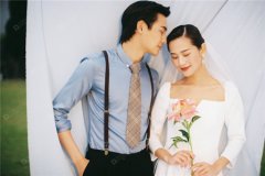 <b>婚纱摄影与婚纱工作室的区别有哪些？哪个更好</b>
