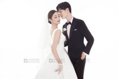 <b>选择婚纱影楼时要看哪些因素？</b>