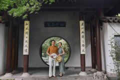 <b>婚纱摄影选择角度时要有哪些考虑？</b>