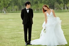 <b>为大家简单介绍几个拍婚纱照的小技巧</b>