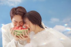 <b>拍婚纱照怎样服装？选择时要注意什么？</b>