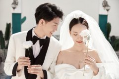 <b>拍婚纱照如何保证照片的质量？价格高吗</b>