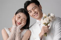 <b>拍婚纱照的收费标准是什么？定价会高吗</b>
