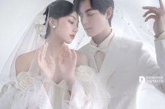 <b>拍婚纱照不可以忽视哪些细节？如何提高视觉质</b>