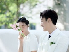 <b>拍婚纱照可以自己带婚照和礼服吗？</b>