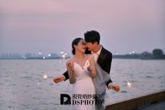 <b>婚纱摄影如何选择拍摄以及服装风格？</b>