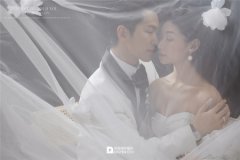 <b>婚纱影楼里可以租赁婚纱吗？</b>