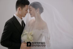 <b>婚纱摄影需要提前多久预约？</b>