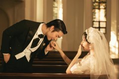 <b>新人婚纱摄影如何摆出自然动作？</b>