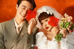 <b>新人婚纱摄影流行拍摄风格有哪些？</b>