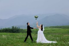 <b>拍婚纱照怎样挑选礼服，拍摄风格更好看？</b>