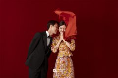 <b>婚纱摄影面对镜头如何让表情自然？</b>