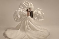 <b>拍婚纱照时尚风格，该如何选择道具场景？</b>