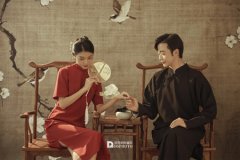 <b>新人婚纱摄影面对镜头动作表情僵硬怎么办？</b>