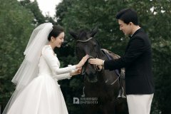 <b>婚纱影楼租礼服多少钱？贵吗？</b>