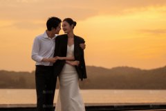 <b>长沙婚纱照可以穿彩色礼服吗？一定要穿白纱吗</b>