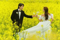 <b>长沙婚纱照拍摄时化妆师会跟随吗？不会化妆怎</b>