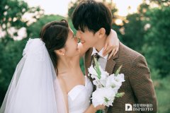 <b>婚纱影楼拍摄费用受哪些因素影响？</b>