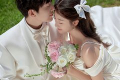 <b>专业正规婚纱影楼提供哪些服务优势？</b>