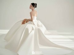 <b>长沙婚纱摄影怎样选择婚纱礼服更合适？</b>