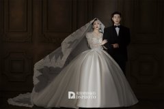 <b>婚纱摄影白纱拖尾摆出什么样式更好看？</b>