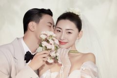 <b>长沙婚纱摄影端庄优雅的姿势怎么摆？</b>