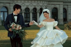 <b>婚纱影楼可以保证婚纱照拍摄的专业性吗</b>