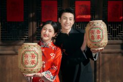 <b>拍婚纱照如何展现出舒展自然的形象？</b>