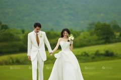 <b>探索婚纱照新风尚，定制专属浪漫篇章</b>