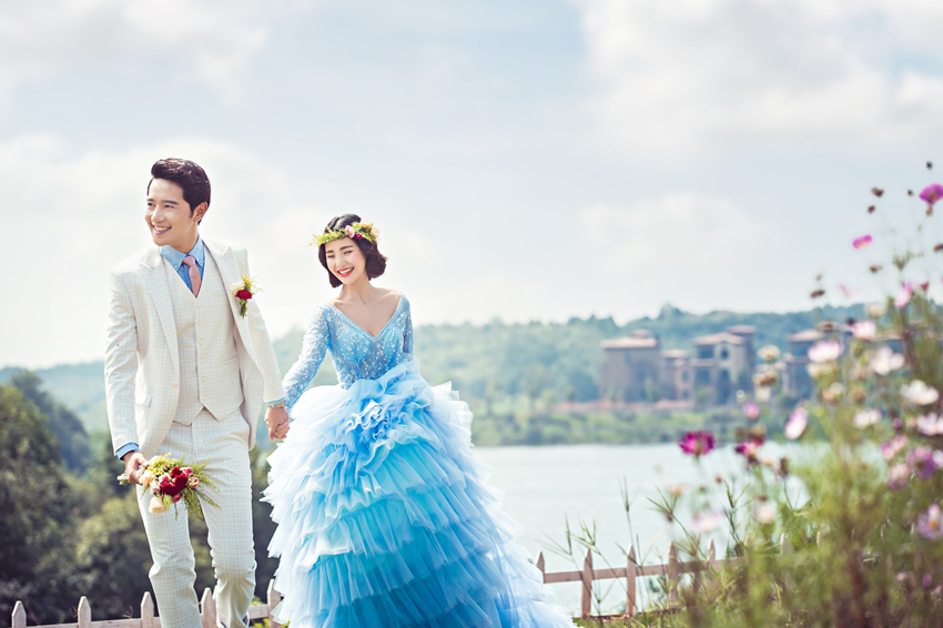 纯美梦幻公主婚纱，营造美伦美奂婚礼