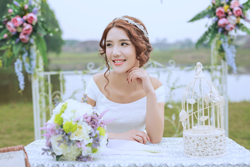 长沙婚纱摄影中怎样穿婚纱比较迷人