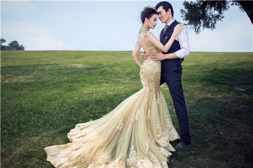 婚纱照拍摄之前 新人该如何护肤更容易上妆