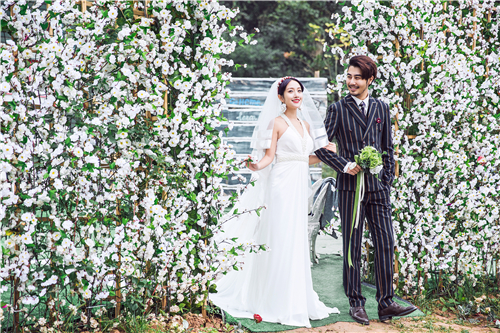 在拍摄婚纱照过程当中 如何让你的婚纱照大放光