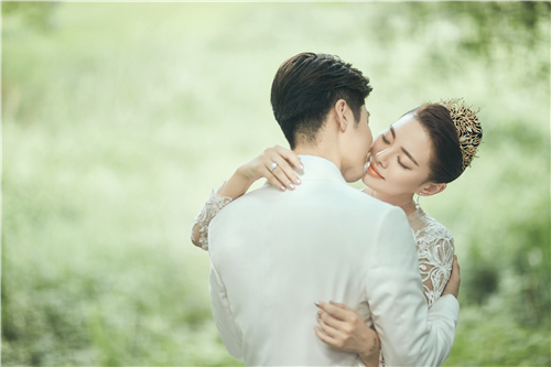 长沙婚纱照到底怎么拍才自然？