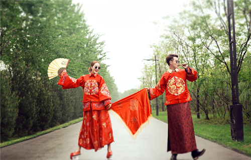 <b>拍摄婚纱照自己需要携带哪些物品呢？</b>
