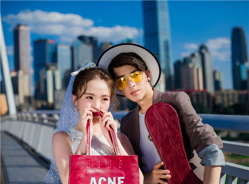 <b>中老年婚纱摄影如何选择风格？</b>