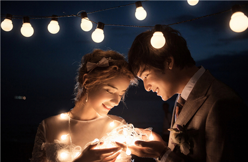 <b>阳光明媚的春天 拍婚纱巧用光！</b>