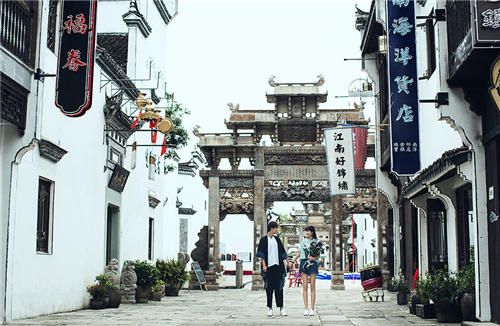 <b>室内婚纱摄影都有哪些技巧？</b>