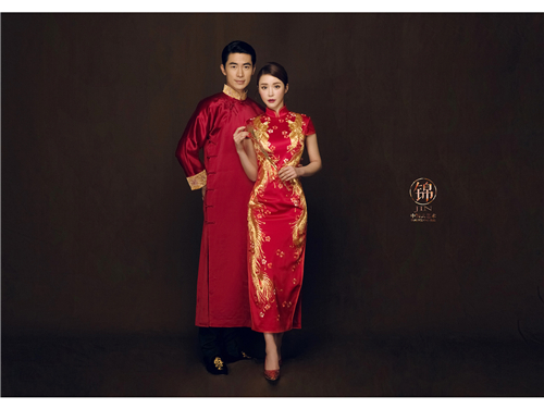 <b>拍摄婚纱照户外的灯光如何运用？</b>