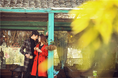 <b>水下拍婚纱多少钱？</b>