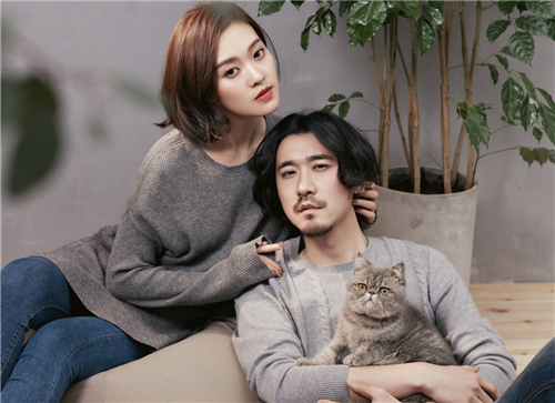 <b>新婚小夫妻拍摄婚纱照，利用道具来让自己更美</b>