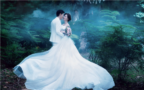 <b>夏天如何拍摄婚纱摄影？</b>