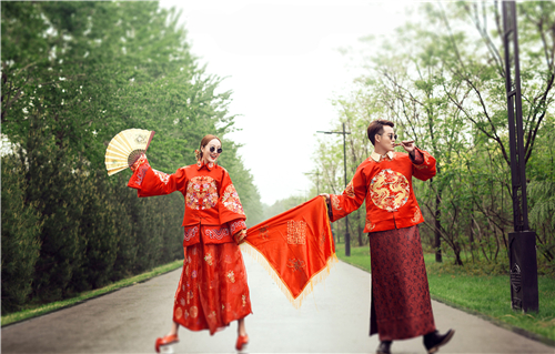 <b>夏天拍婚纱照要注意什么？</b>