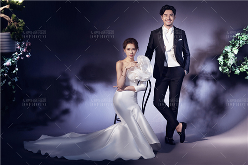 <b>拍婚纱照不敢看镜头，这些技巧来帮忙！</b>