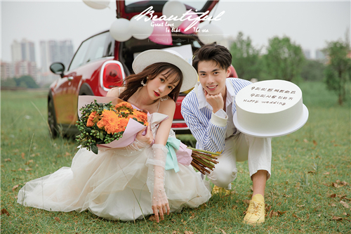 <b>婚纱摄影工作室告诉你如何拍婚纱照更好看！</b>