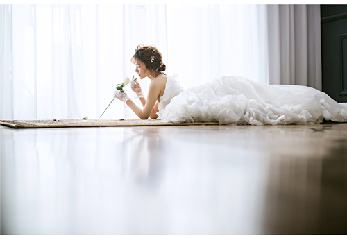 <b>婚纱摄影工作室告诉你短发新娘的拍摄技巧！</b>