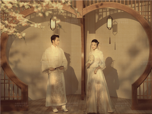 <b>拍婚纱照配合默契，效果肯定更自然！</b>