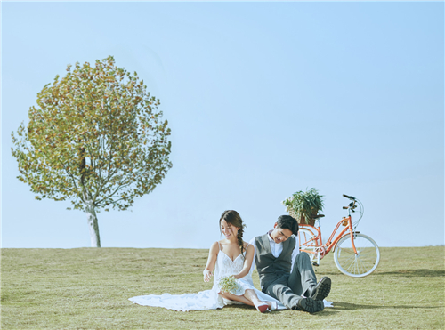 <b>专业婚纱影楼有哪些特点？如何选择避免受骗？</b>