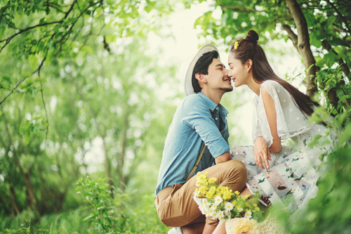 <b>专业婚纱影楼提醒：婚纱照拍摄不要只看价格！</b>