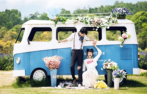 <b>婚纱摄影拍一套大概要多少钱？</b>
